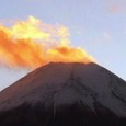 Обилното изхвърляне на пепел от вулкана Етна на остров Сицилия доведе до временното преустановяне на дейността на летището в град Катания, предаде ДПА. Излитането и кацането на самолети е преустановено...