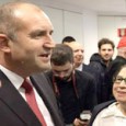 Румен Радев посреща днес чешкия си колега Андрей Бабиш Министър-председателят Румен Радев ще се срещне с премиера на Чехия Андрей Бабиш, който пристига днес на официално посещение в България по покана на своя български колега, съобщиха от пресслужбата на...