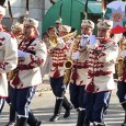 Многолюдно шествие премина по улиците на Велико Търново В чест на 118 години от обявяването на Независимостта на България многолюдно празнично шествие премина по улиците на Велико Търново от крепостта „Царевец“, където беше издигнато националното знаме, до паметника...