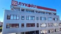 Лукойл: Няма опасения за недостиг на дизелово гориво в България България няма основание да се опасява от недостиг на дизел, докато „Лукойл Нефтохим Бургас“ работи и осигурява необходимите количества за вътрешния пазар, посочват в своя позиция, изпратена от рафинерията в...