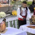 Празникът на Еленския бут събра хиляди в град Елена Празникът на Еленския бут за 13-и път събра производители и гости във възрожденска Елена. Още в ранните часове производителите на емблематичния за Елена деликатес бяха отворили своите щандове, десетки скари...