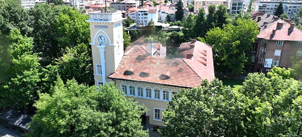 Регионалната библиотека „Априлов-Палаузов“ в Габрово ще предлага безплатна регистрация за библиотечни услуги на 26 и 27 октомври по повод 165-годишнината си. Това ни съобщава Савина Цонева, директор на културната институция....