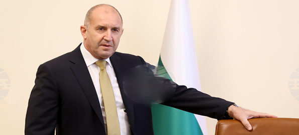България провежда спасителна операция на 70 мили източно на град Бяла в изключителната българска икономическа зона на Черно море, съобщи премиерът Румен Радев. Около 3:00 часа са атакувани два търговски...
