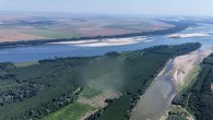 Нивото на река Дунав край Русе продължава да е под кота нула Нивото на река Дунав в българо-румънския участък е безпрецедентно ниско. Това коментира в Русе заместник-министърът на транспорта и съобщенията Анна Натова. Тя и Христо Полендаков – председател на Дунавската комисия...