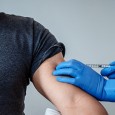 В Министерството на здравеопазването (МЗ) и в Изпълнителната агенция по лекарствата е постъпило писмо от производителя „Инфлувак“ за невъзможност да подсигури ваксини срещу грип за аптечния пазар. Това казаха в...
