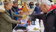 Есенен фермерски базар започва тази събота в Ямбол Есенен фермерски базар ще събере тази събота, 10 октомври, на площад „Освобождение” в Ямбол производители и занаятчии от региона и съседни области. Сезонни плодове и зеленчуци, вина, натурални сокове и...